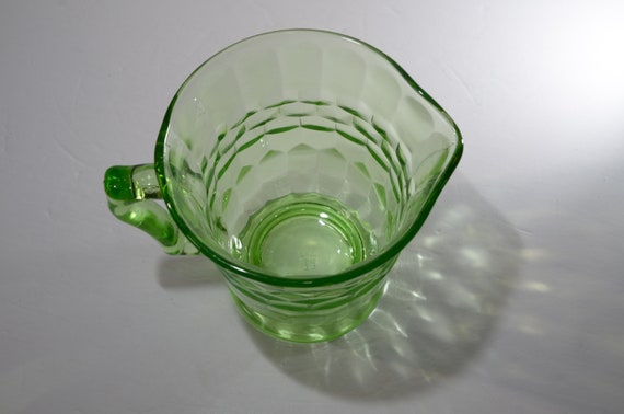 ヴィンテージウランガラスグリーンジャグ ／ ピッチャー