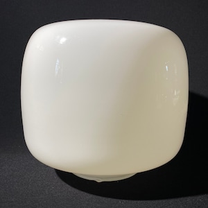 Lámpara de techo con forma de globo de vidrio con leche estilo escuela redonda de estilo industrial de aproximadamente 6 3/4" de alto y 7 pulgadas de diámetro, de color blanco