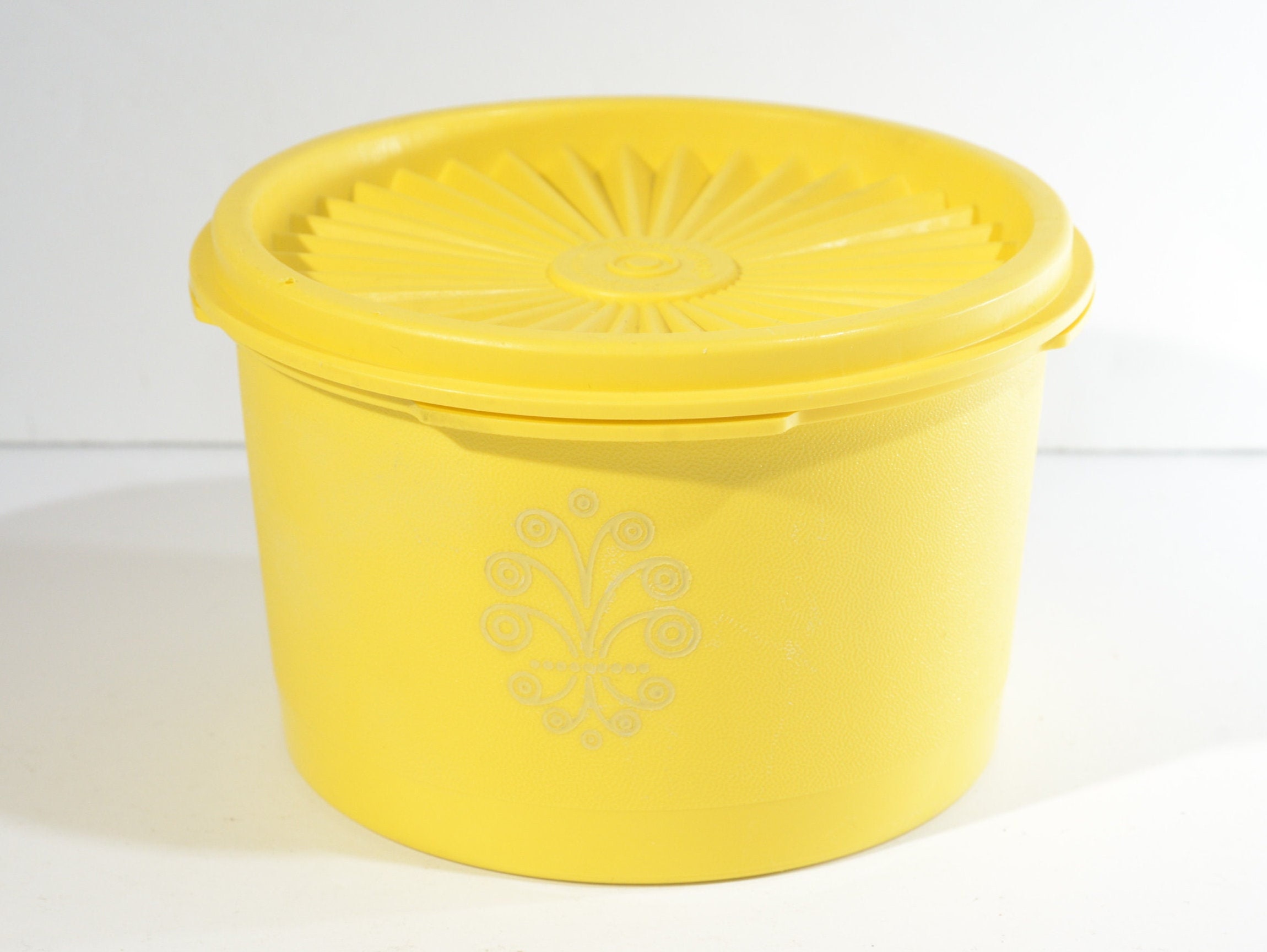 Vintage TUPPERWARE Yellow Round Canister 1297 Servalier Snap on