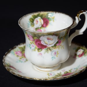 ROYAL ALBERT Celebration Bone China Demitasse Saucer Teacup and saucer set cabbage rose Gold brushed rim England Vintage gold Montrose shape