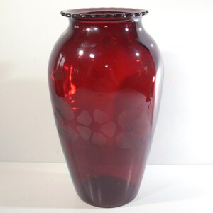 Vase en verre rouge rubis Anchor Hocking 23 cm de haut Vase à fleurs vintage en verre pressé marguerite dépolie