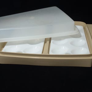 Vintage Milk Chocolate Tupperware Deviled Egg Storage Keeper sheer lid 722 Mid century 723 white 665 made in Canada Beige