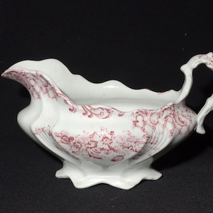 Antique HP Hanley Pottery Treillis semi porcelaine Bone China gravy boat red transferware floral