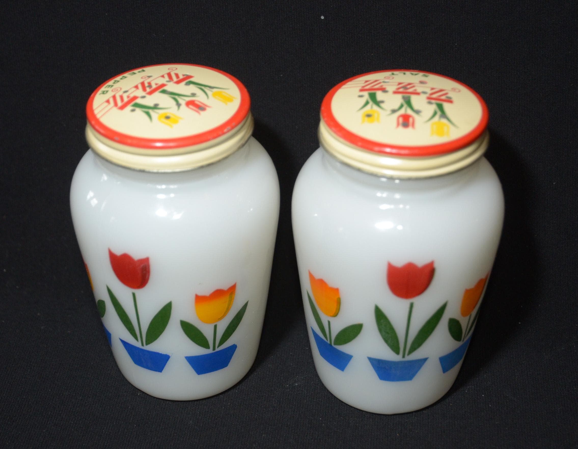 60～70s Etsy - Lids Shakers Pepper and Salt Tulip Fireking ソルト&ペッパー プリント チューリップ ファイヤーキング 保存容器・ケース