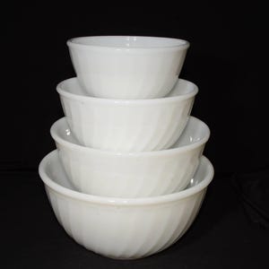 FIRE KING White Swirl Mixing Bowl Set of 4 Milk glass Vintage 1950s nesting bowl classic serving bowl ap