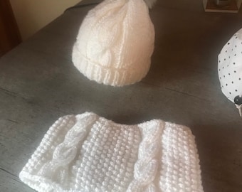 T3-6 month white bonnet and snood set
