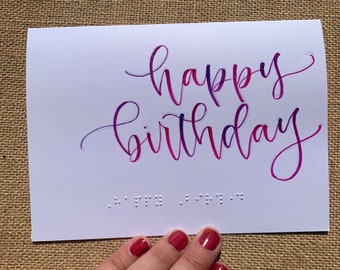 Cartão de aniversário em Braille, escrito à mão e com mensagem personalizada em relevo