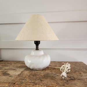 Vintage One of a ceramic white Ball lamp with unique detailing Lamp - unique shape and Detailing-Art deco-Mid Century Office