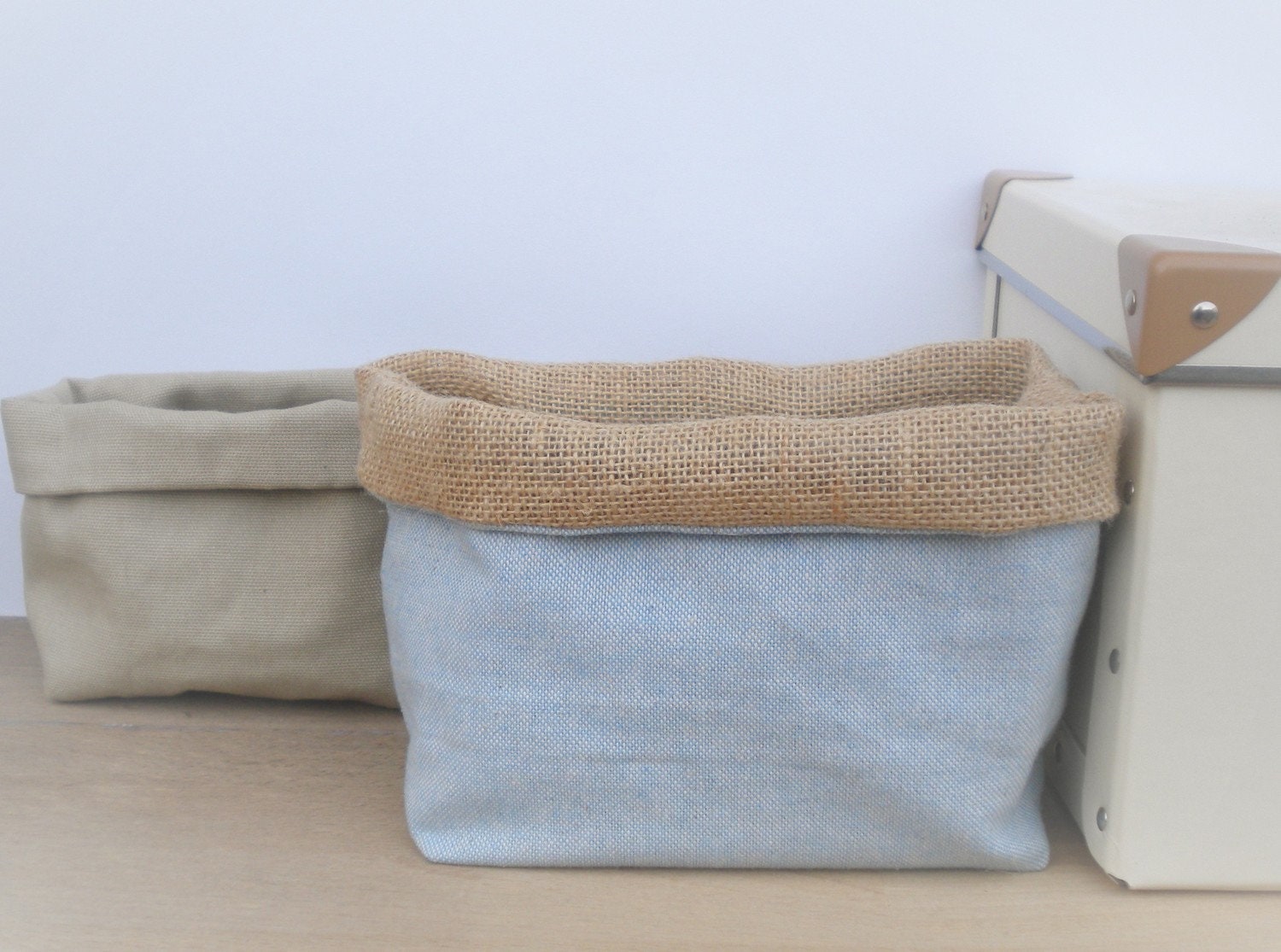 Panier de Rangement, Coton Bleu et Toile Jute. 1 Pièce.