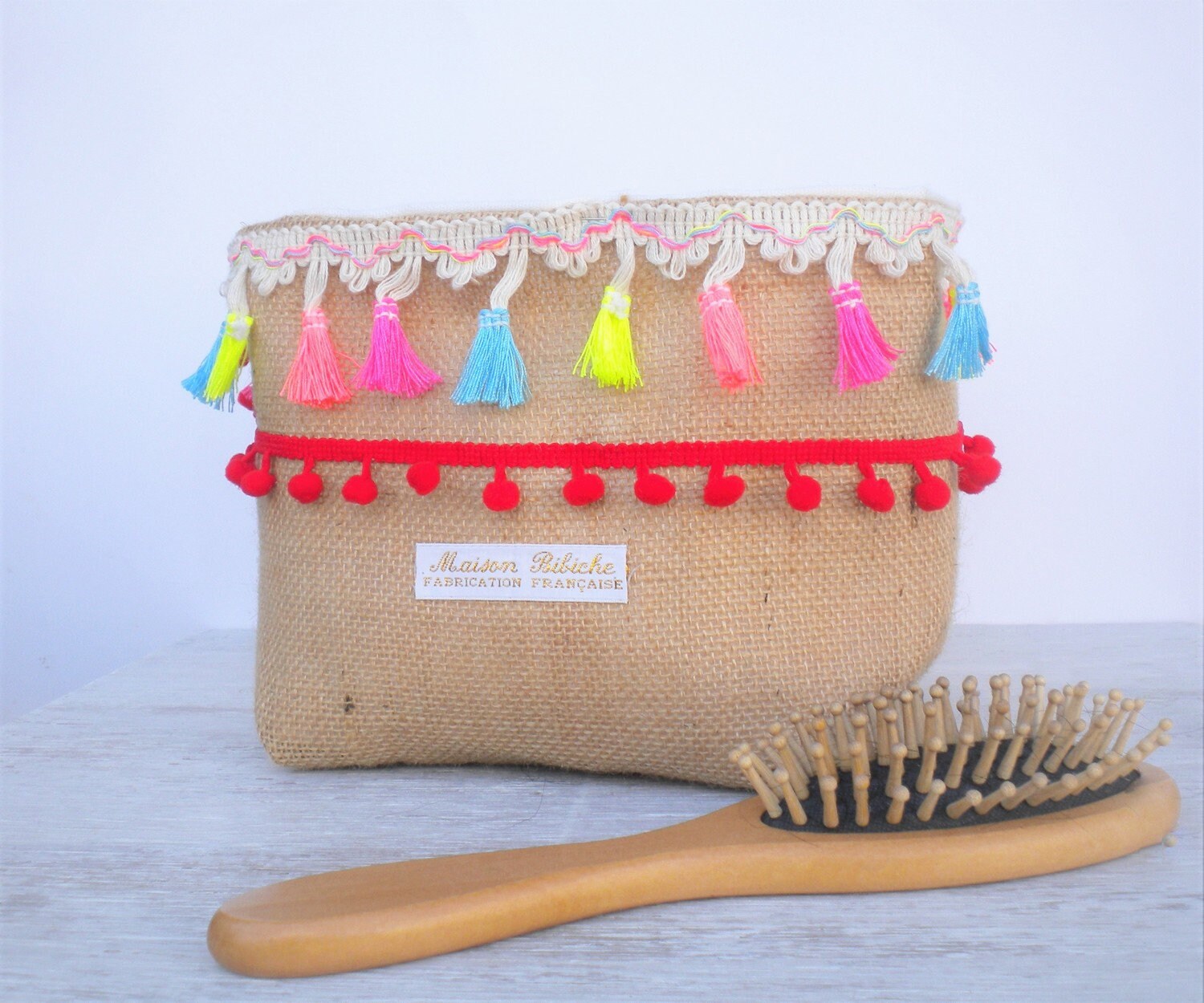 Panier de Rangement Toile Jute, Pompons Rouges et Multicolores. 1 Pièce.