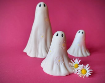 Spooky Ghost Sculpture Daisy Flower Ceramic Collectable