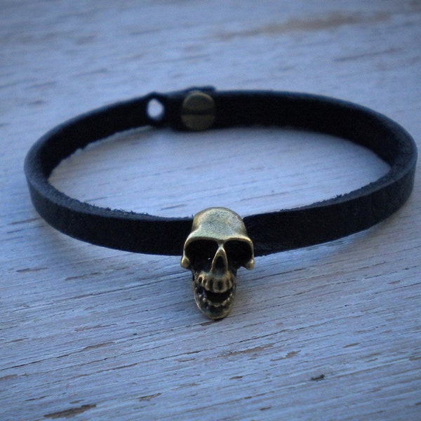 Bracelet  cuir noir, tête de mort  bronze. Bikers. Métal. Bracelet cuir gothique. bijoux gothique femme . bijoux biker femme