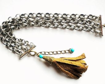 Bracelet indien chaîne argentée pompon cuir, perles turquoises. bracelet ethnique femme. bracelet country . bijoux femme country