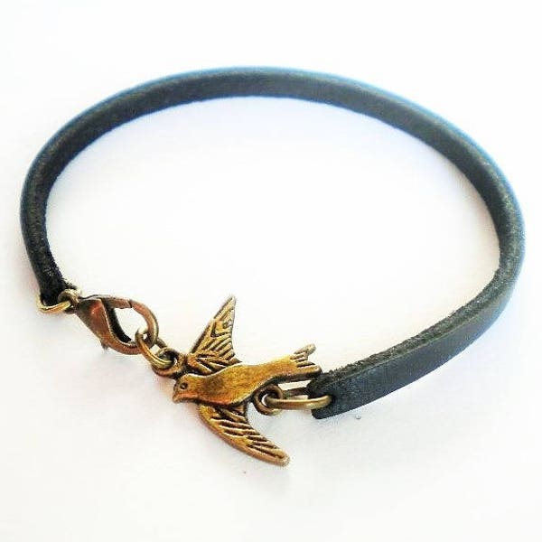 Bracelet cuir femme motif oiseau métal bronze, bracelet cuir noir et oiseau, bijoux hirondelle, bracelet femme bohême, bracelet boho