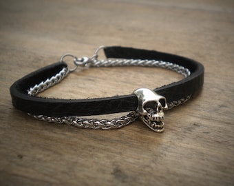 Black leather bracelet, chain and silver skull. Metal biker jewelry. Gothic leather bracelet. rock bracelet. viking bracelet. metal jewelry