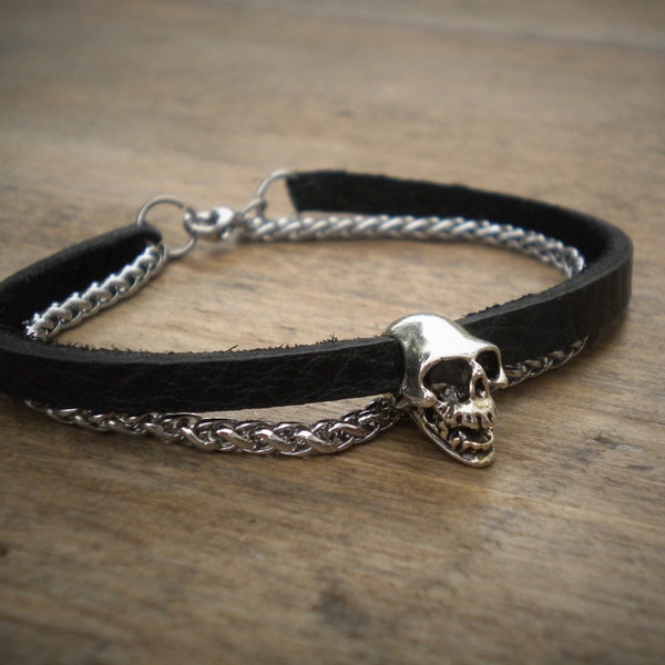 Bracelet  cuir noir, chaîne et tête de mort  argent. Bijoux bikers Métal. Bracelet cuir gothique.bracelet rock.bracelet viking. bijoux métal