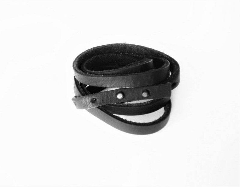 Bracelet homme cuir noir, fine lanière. Bracelet cuir homme. Bracelet cuir rock. image 3