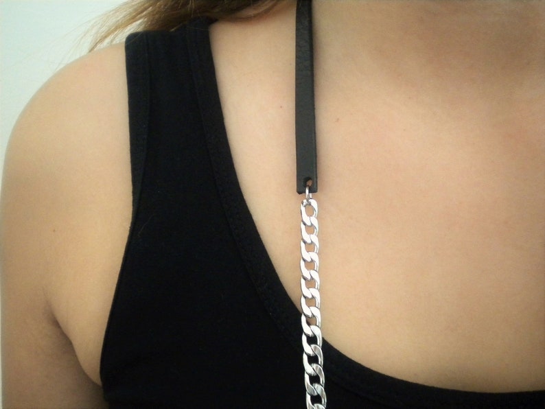 Women's leather and chain necklace image 2