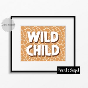 Póster con estampado de jirafa con palabras de niño salvaje, bonito diseño de safari para habitación infantil, regalo para niño pequeño, zoológico naranja, 5 x 7, 6 x 8, 8 x 10, 11 x 14, A4, A3, 30 x 40