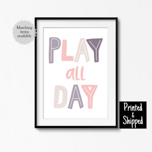Impresión escandinava rosa para jugar todo el día, morado, malva, sala de juegos, guardería, niñas, niños pequeños, arte de pared para guardería, 5 x 7, 6 x 8, 8 x 10, A4, 11 x 14, A3, 30 x 40 cm
