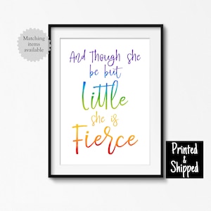Y aunque sea pequeña, es feroz Impresión de arte de guardería de arco iris para niñas pequeñas Decoración de sala de juegos Sala de juegos 5x7 8x10 11x14 A4 A3 30 x 40 cm