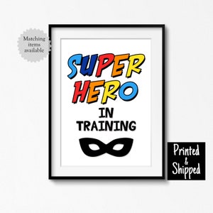 Supereroe in formazione Stampa Carino Supereroe Bambini Arte da parete Poster per bambini Ragazzi Ragazze Neutro Asilo nido Sala giochi 5x7 8x6 8x10 11x14 A4 A3 30x40