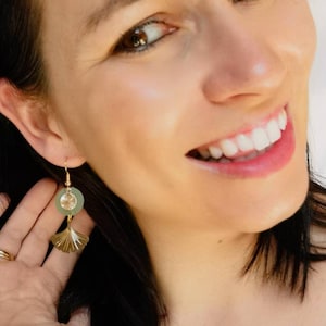 ANTOINETTE--Round sequin earrings in colored leather, gold-plated leaf clips or pierced