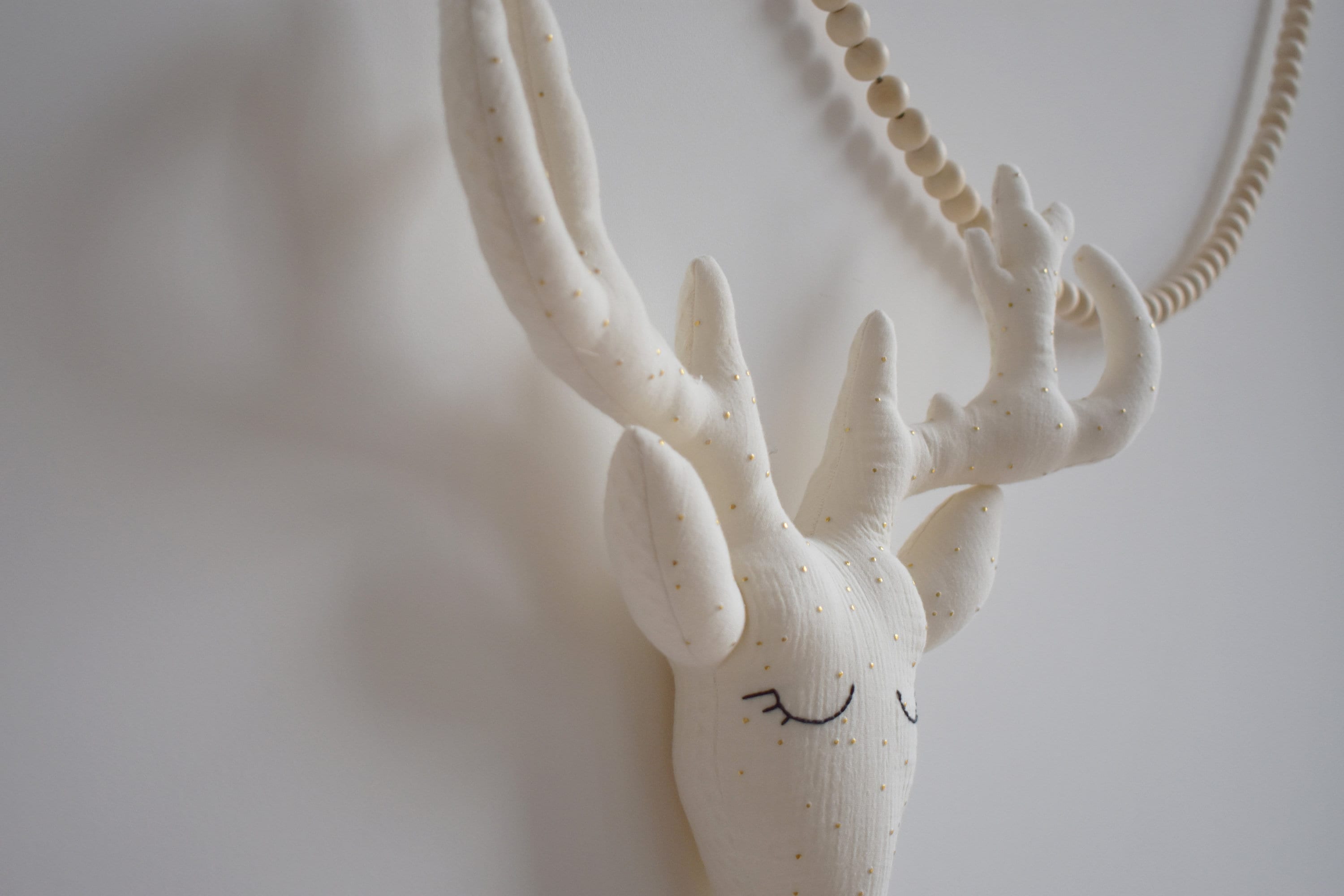 Trophée Tête de Cerf, Cerf Murale Tissu, Couleur Blanc Cassé, Double Gaze.