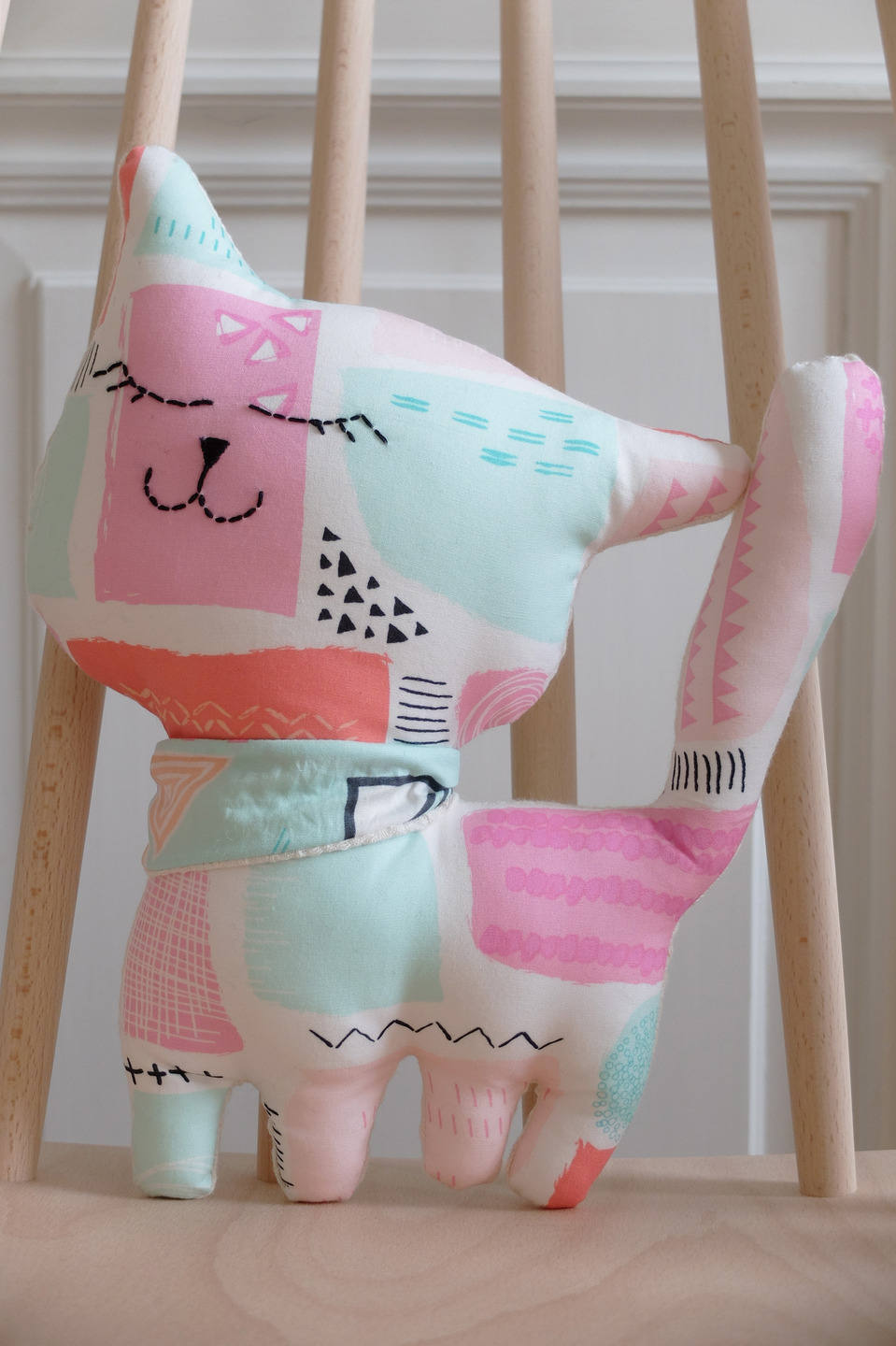 Peluche Chat, Décoration Pour Enfant et Bébé Coussin en Forme de Tissu Imprimé Coloré Vert Mint, Ros