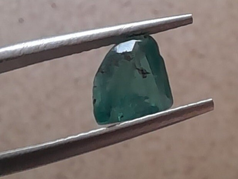 Deep Green Grass Emerald 1.14Ct, High Grade Natural Emerald, Deep Cut, Deep Grass Green Color, Earth Mined, Cut In Israel, Loos Gem image 3