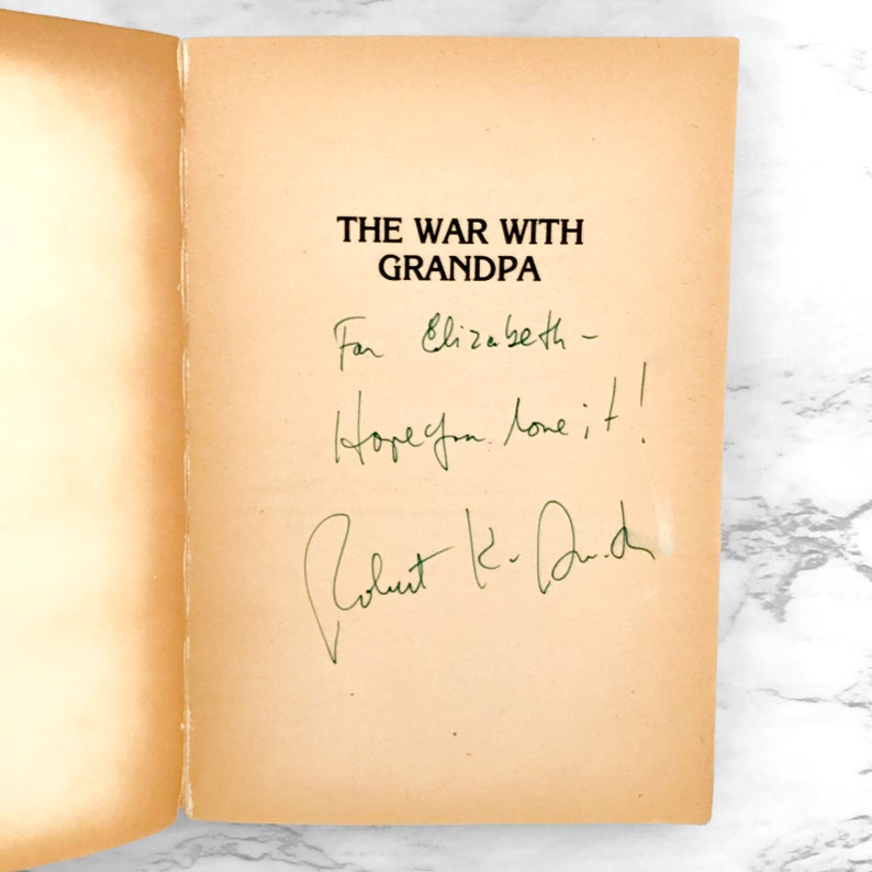 SIGNIERT The War With Grandpa von Robert Kimmel Smith ERSTAUFLAGE 1984 Trade Paperback // Erstaufdruck // Signiert // Dell Yearling Bild 2