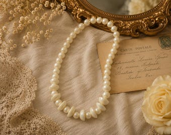 Collana vintage con perline bianche / Gioielli vistosi anni '80 / Perline di plastica retrò / Collana geometrica bianca
