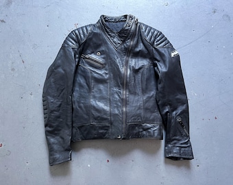 Leder Motorradjacke, Vintage 80er Jahre Polo echtes schwarzes Leder Biker Racing gepolsterte Jacke, Größe 42L, passt um S