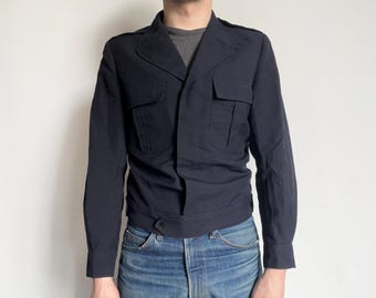 french army battledress jacket, vintage 70s military uniform short navy blue utility shirt, made in France, size 88LGM, fits S