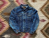 90s 00s Vintage Levis Blue Stonewashed Faded Distressed Denim Trucker Jacket Girls Womens Size M