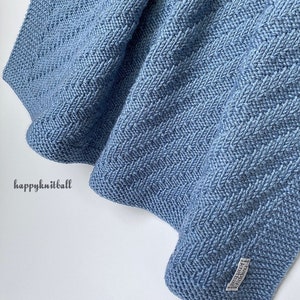 Handgestrickte Babydecke aus Merinowolle: Vergissmeinnicht Blau, 60 x 73 cm