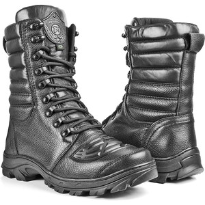 Puede incluir: Un par de botas de cuero negro con cremallera lateral y cierre de cordones. Las botas tienen una suela gruesa de goma y un cuello acolchado.