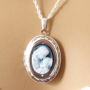 Mother Child Necklace/Mother and Baby Necklace/Real Cameo Necklace/Carved Mother Child Cameo Locket Necklace/Push Present Gift for Wife/Mom Mother Child