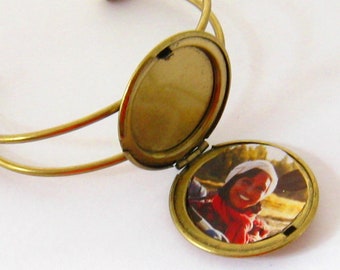 Photo Locket Bracelet, Picture Locket Bangles, Victorian Jewelry, Keepsake Jewelry, Antiqued Gold