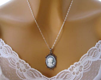 Slate Blue Cameo: Collier Camée Bleu Femme Victorienne, Argent Antiqued, Bijoux Victoriens Romantiques d’Inspiration Vintage, Collier Camée Bleu