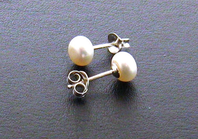 Tiny Freshwater Pearl Stud Earrings/childrens Pearl Earrings/flower ...
