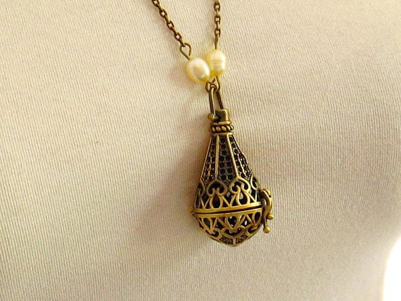 Secret Compartment Necklace/Poison Necklace/Prayer Box Necklace/Brass Locket/Pill Box Necklace/Steampunk Jewelry/Prayer Box Pendant