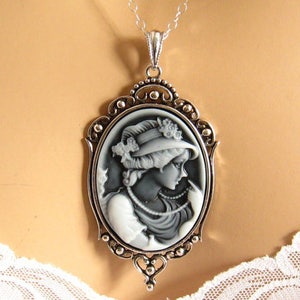 Woman Cameo Necklace, Cameo Pendant, Cameo Jewelry Gifts for Women, Black Cameo Gifts for Her, Gifts for Mom, Women with Hat Cameo Necklace