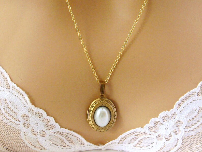 Victorian Locket, Gold Locket Necklace, Bridesmaid Locket, Pearl Locket, Women's Gold Locket