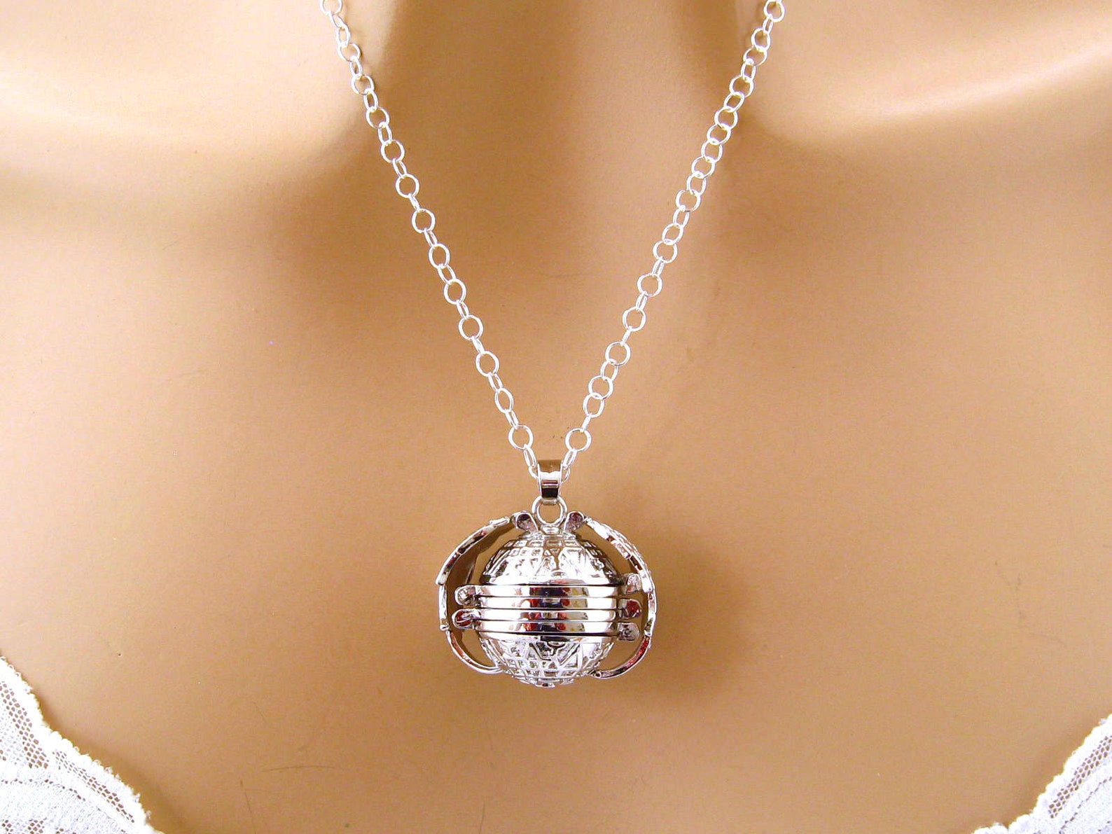 Mother's Day Gift, Locket Necklace for Mom, Photo Jewelry, Grandma