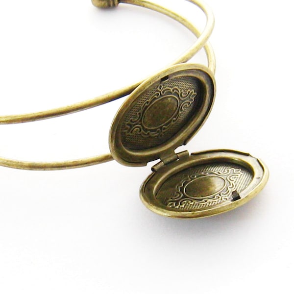 Photo Locket Bracelet, Picture Locket Bangle, Victorian Jewelry, Keepsake Jewelry, Antiqued Gold