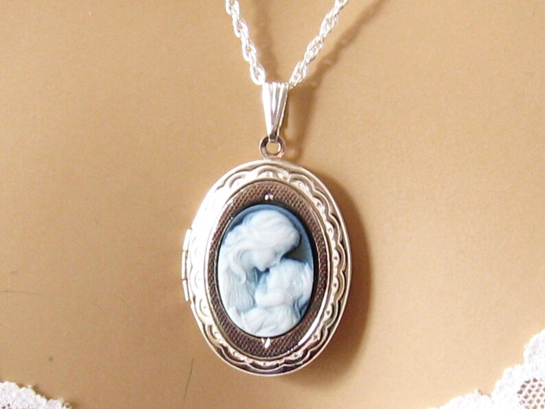 Mother Child Necklace/Mother and Baby Necklace/Real Cameo Necklace/Carved Mother Child Cameo Locket Necklace/Push Present Gift for Wife/Mom Mother Child