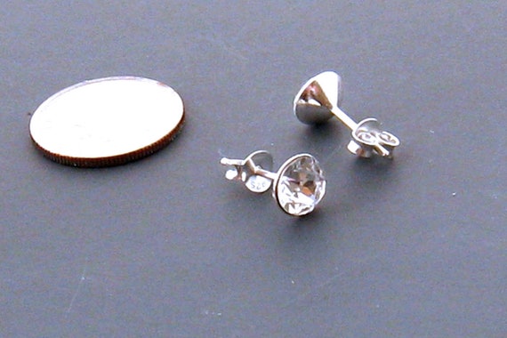 clear stud earrings