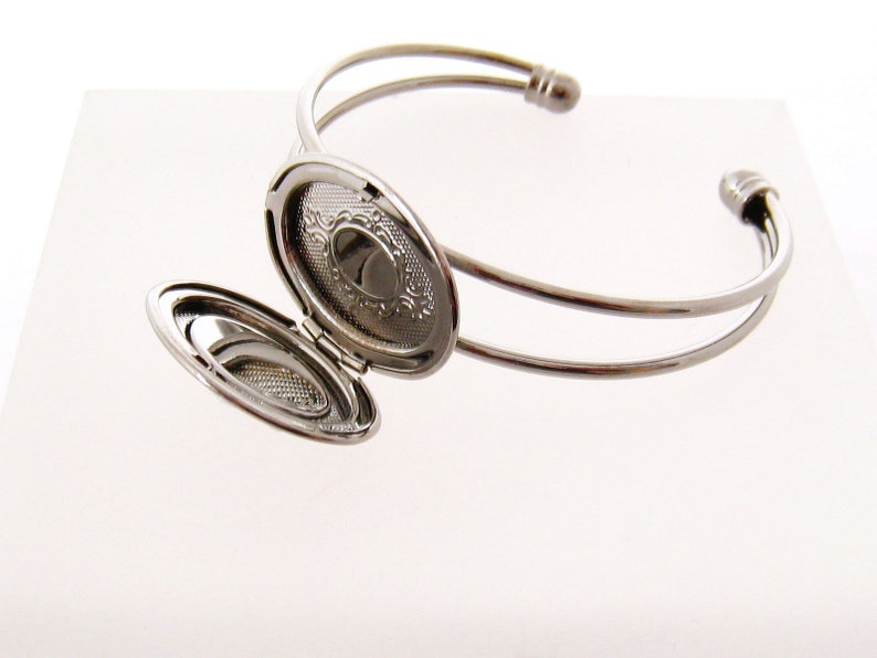 Cameo Locket Bracelet Bangle Bracelet Mother Child Bracelet Cameo Jewelry Gift for Mom Gunmetal Cameo Bracelet Personalized Bracelet
