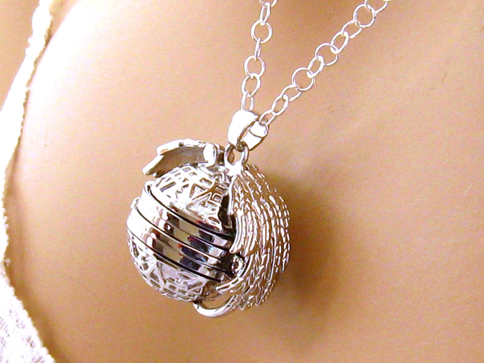 Mother's Day Gift, Locket Necklace for Mom, Photo Jewelry, Grandma